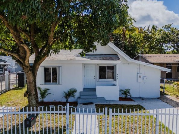 866 NW 108th St, Miami FL 33168