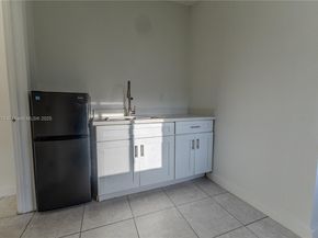 866 NW 108th St, Miami FL 33168