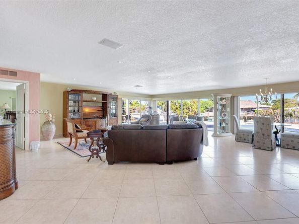 5517 Bayview Dr, Fort Lauderdale FL 33308