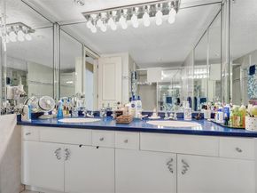 5517 Bayview Dr, Fort Lauderdale FL 33308