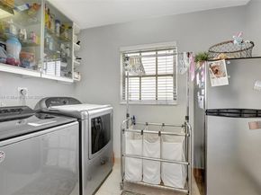5517 Bayview Dr, Fort Lauderdale FL 33308