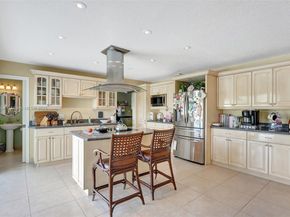 5517 Bayview Dr, Fort Lauderdale FL 33308