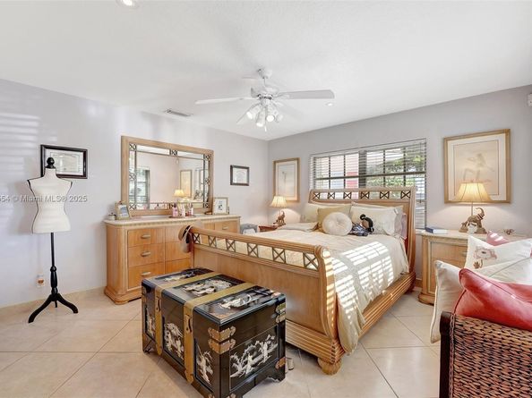 5517 Bayview Dr, Fort Lauderdale FL 33308