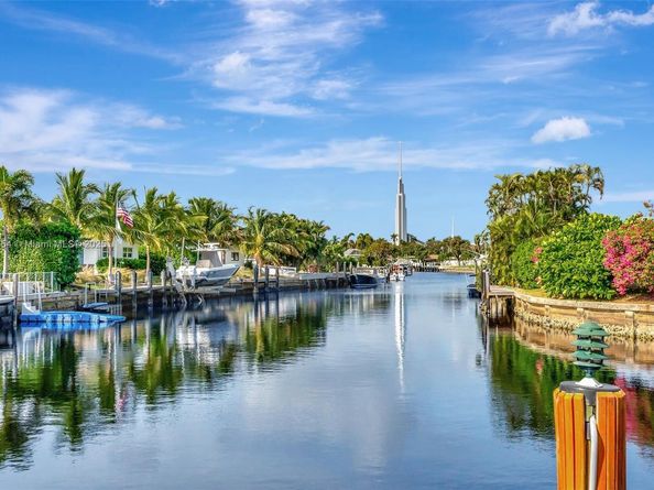 5517 Bayview Dr, Fort Lauderdale FL 33308