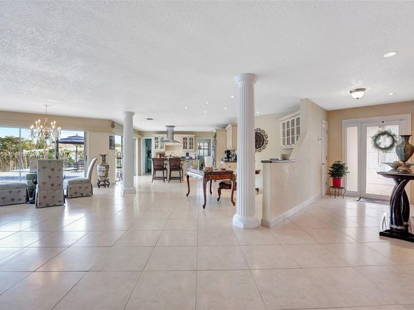5517 Bayview Dr, Fort Lauderdale FL 33308