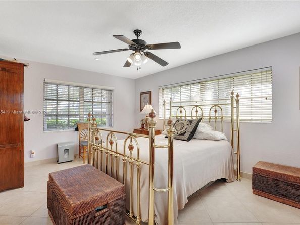 5517 Bayview Dr, Fort Lauderdale FL 33308