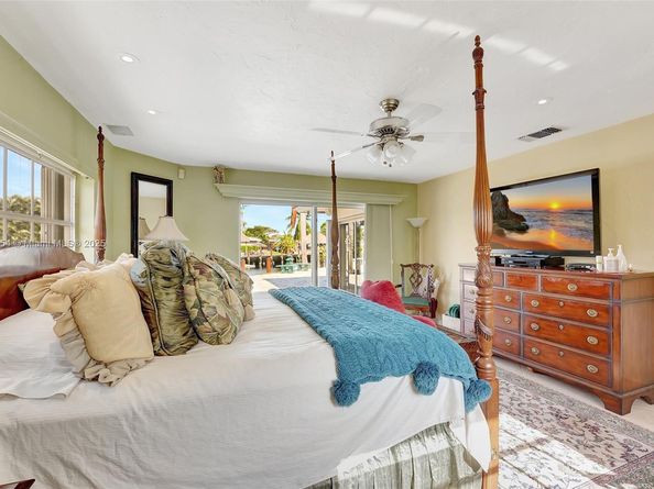 5517 Bayview Dr, Fort Lauderdale FL 33308