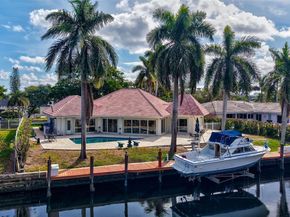 5517 Bayview Dr, Fort Lauderdale FL 33308