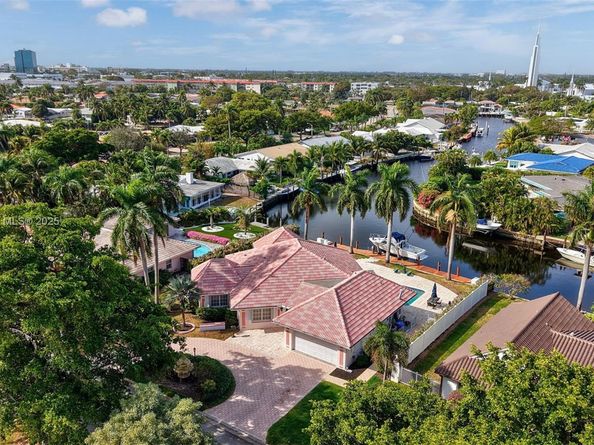 5517 Bayview Dr, Fort Lauderdale FL 33308