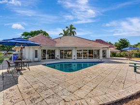 5517 Bayview Dr, Fort Lauderdale FL 33308