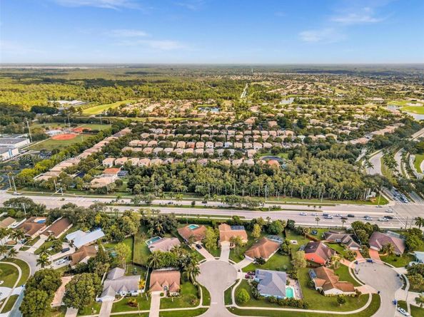 104 Oxford Ct, Royal Palm Beach FL 33411