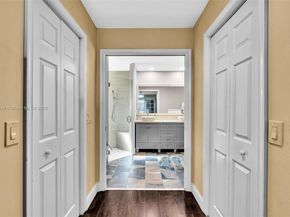 104 Oxford Ct, Royal Palm Beach FL 33411