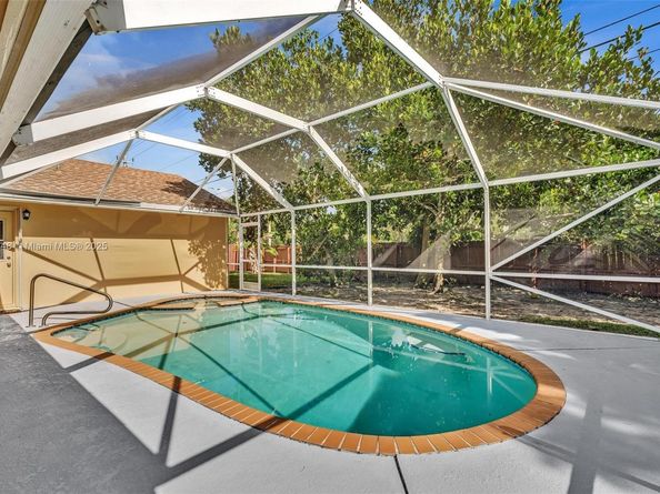 104 Oxford Ct, Royal Palm Beach FL 33411
