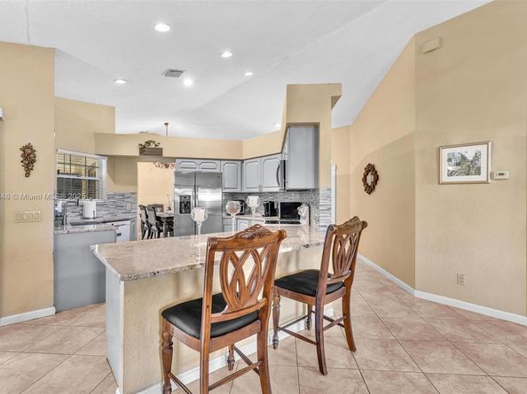 104 Oxford Ct, Royal Palm Beach FL 33411