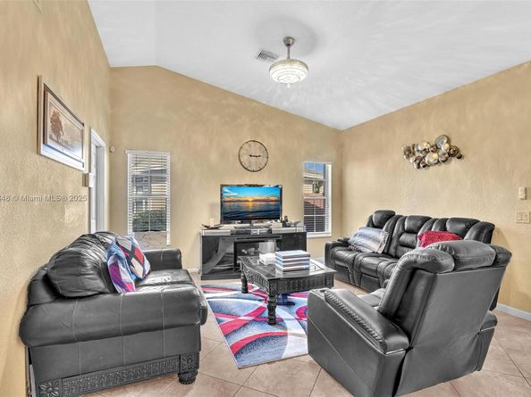 104 Oxford Ct, Royal Palm Beach FL 33411