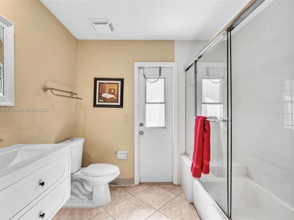 104 Oxford Ct, Royal Palm Beach FL 33411