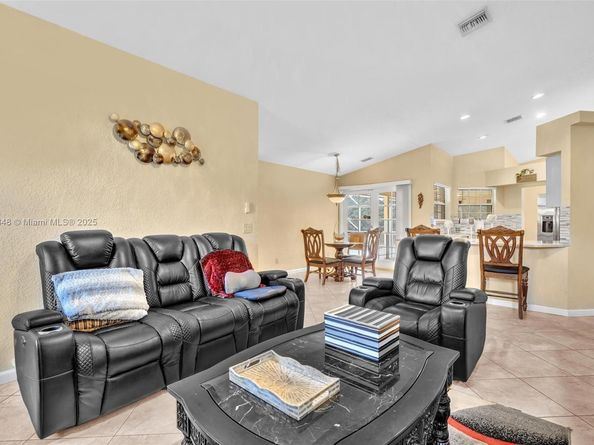 104 Oxford Ct, Royal Palm Beach FL 33411