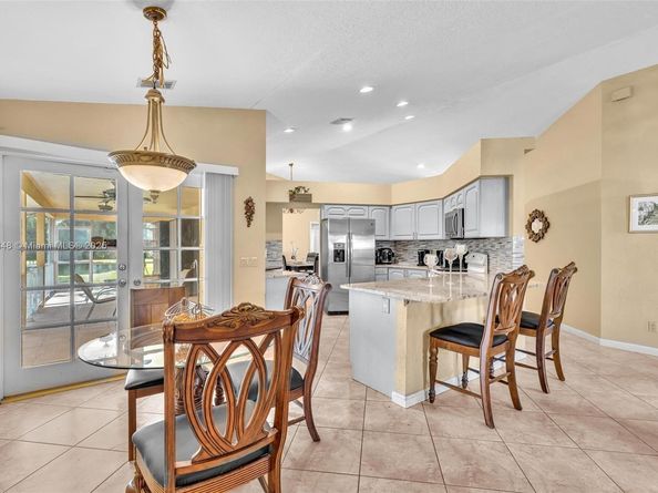104 Oxford Ct, Royal Palm Beach FL 33411