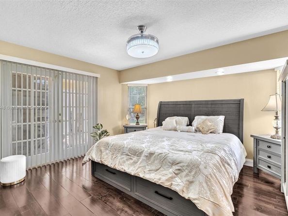 104 Oxford Ct, Royal Palm Beach FL 33411