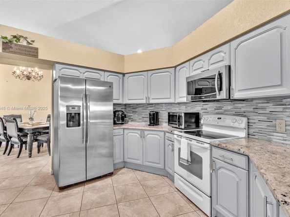 104 Oxford Ct, Royal Palm Beach FL 33411