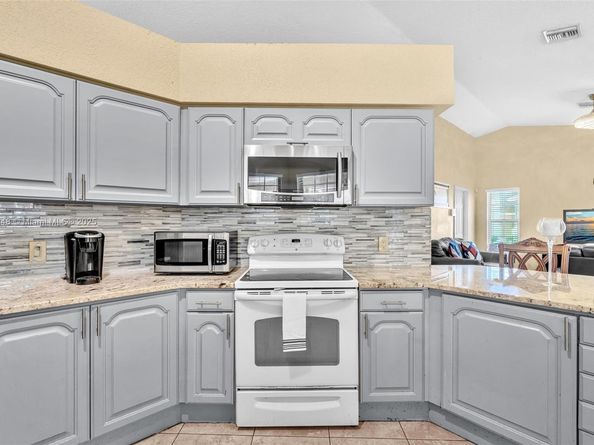 104 Oxford Ct, Royal Palm Beach FL 33411