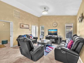 104 Oxford Ct, Royal Palm Beach FL 33411