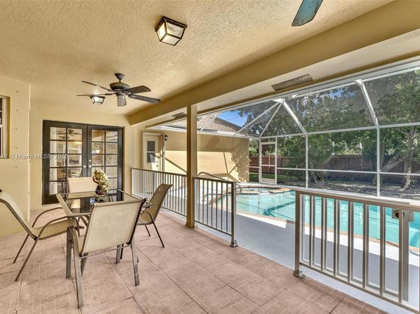 104 Oxford Ct, Royal Palm Beach FL 33411