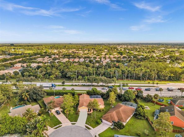 104 Oxford Ct, Royal Palm Beach FL 33411