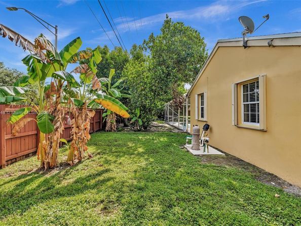 104 Oxford Ct, Royal Palm Beach FL 33411