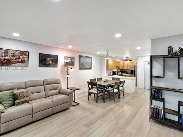 499 SE 13th St 7E, Fort Lauderdale FL 33316