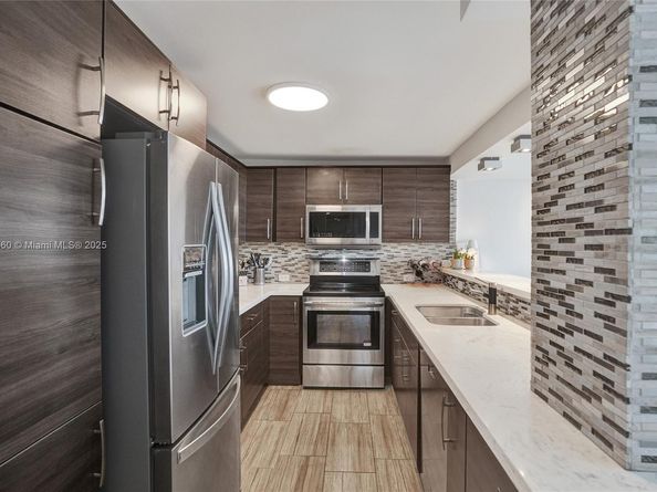 10000 W Bay Harbor Dr PH23, Bay Harbor Islands FL 33154