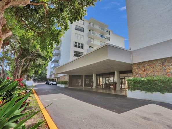 10000 W Bay Harbor Dr PH23, Bay Harbor Islands FL 33154