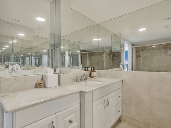 10000 W Bay Harbor Dr PH23, Bay Harbor Islands FL 33154