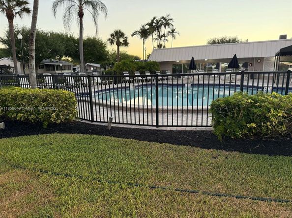 6881 NW Fourty Third Terrace, Coconut Creek FL 33073