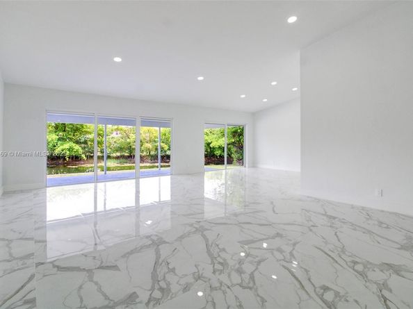 4808 Mango Dr, Tamarac FL 33319