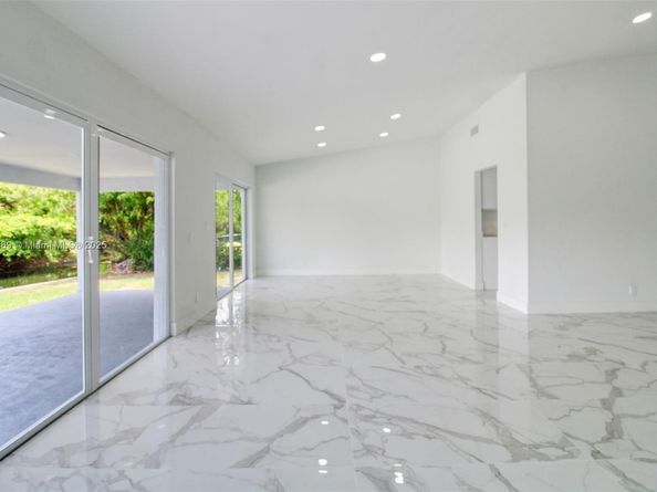 4808 Mango Dr, Tamarac FL 33319