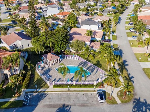 18337 SW 4th St, Pembroke Pines FL 33029