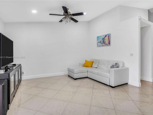 18337 SW 4th St, Pembroke Pines FL 33029