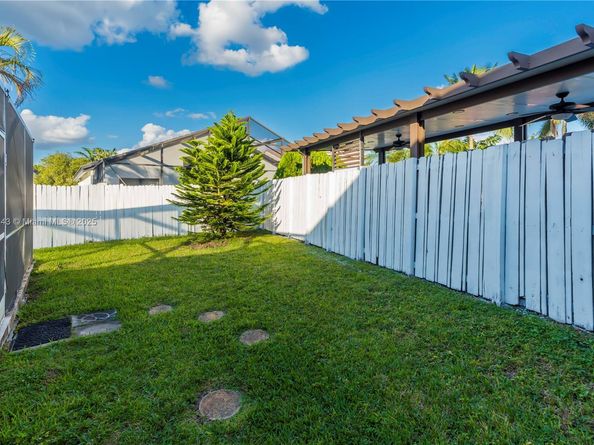 18337 SW 4th St, Pembroke Pines FL 33029