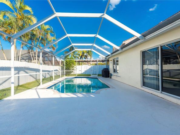 18337 SW 4th St, Pembroke Pines FL 33029