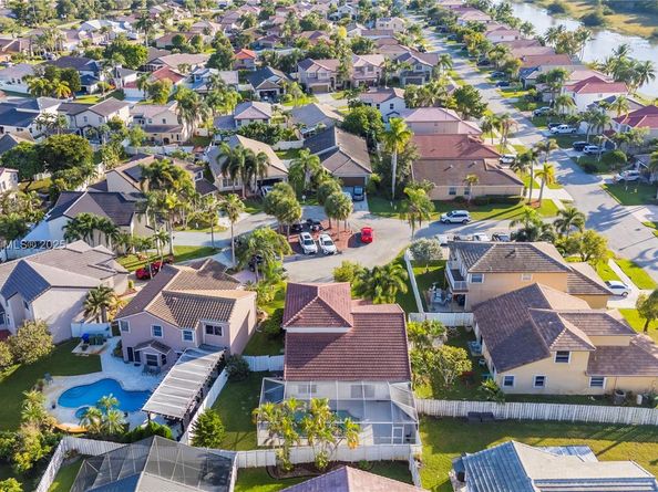 18337 SW 4th St, Pembroke Pines FL 33029