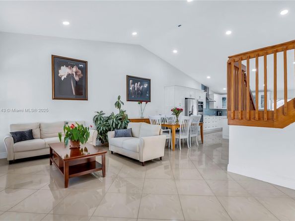 18337 SW 4th St, Pembroke Pines FL 33029