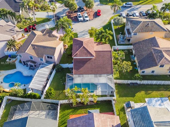 18337 SW 4th St, Pembroke Pines FL 33029