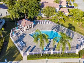 18337 SW 4th St, Pembroke Pines FL 33029