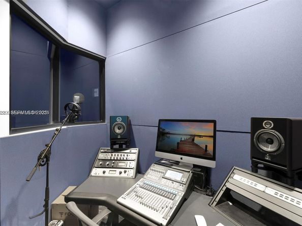 851 NE 1st Ave 1608, Miami FL 33132