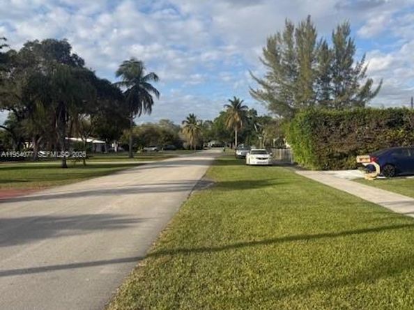 3895 SW 68th Ave, Miami FL 33155