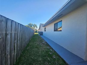 11761 NW 27th Ct, Plantation FL 33323