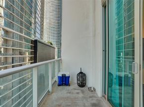 300 S Biscayne Blvd L1206, Miami FL 33131