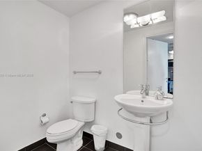 300 S Biscayne Blvd L1206, Miami FL 33131