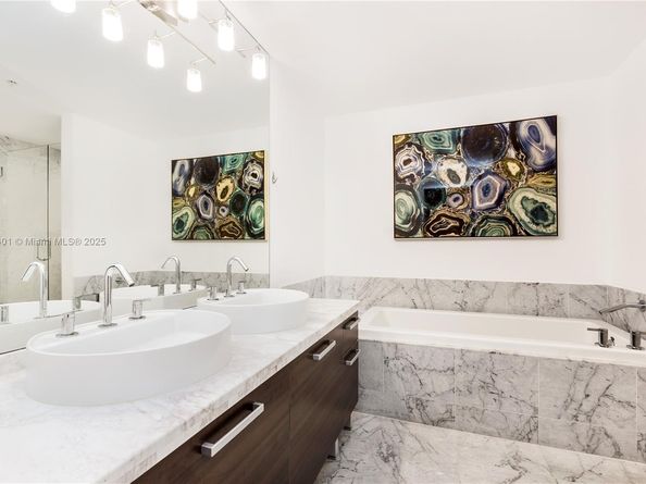 244 Biscayne Blvd 4604, Miami FL 33132